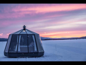 Junior Suite lake view - luxury getaway for 2 - nature experience in Sweden in Jokkmokk